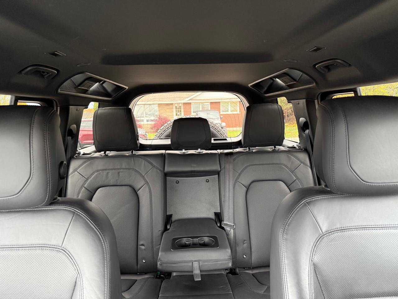 2023 Land Rover Defender S NAV! Leather! Heated and Cooled! Photo