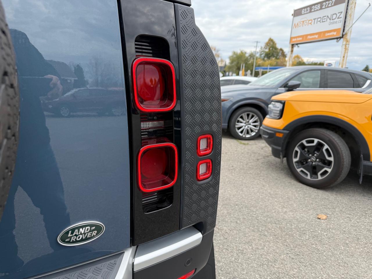 2023 Land Rover Defender S NAV! Leather! Heated and Cooled! Photo