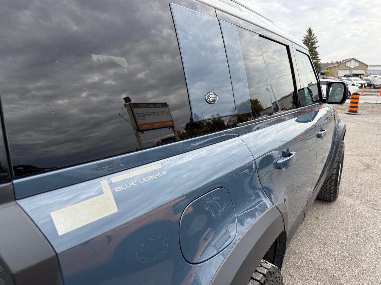 2023 Land Rover Defender S NAV! Leather! Heated and Cooled! Photo