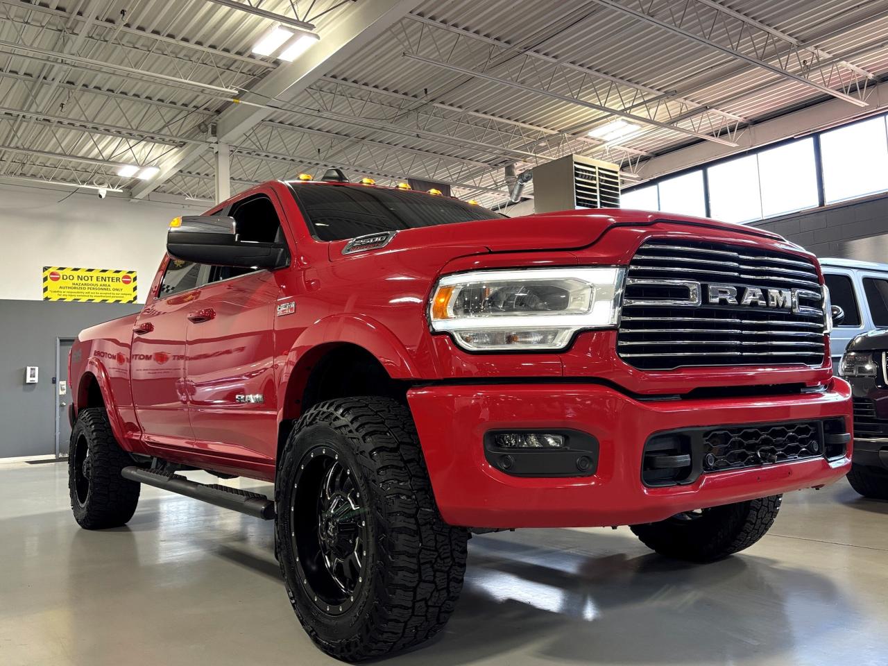 2022 RAM 2500 Laramie|HEAVYDUTY|6.4LHEMI|OFFROAD4X4|CREW|LONGBOX - Photo #2