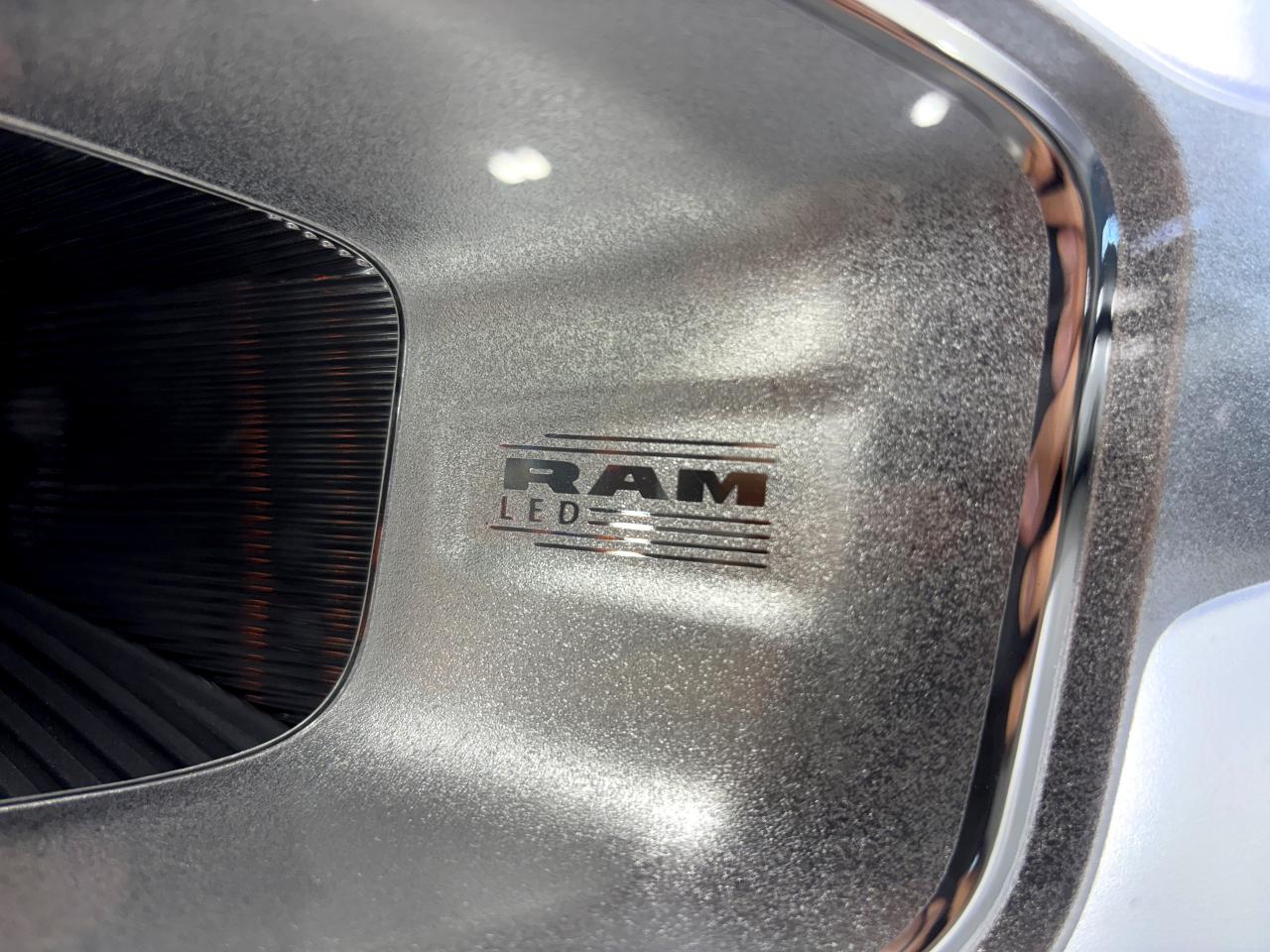 2022 RAM 2500 Laramie|HEAVYDUTY|6.4LHEMI|OFFROAD4X4|CREW|LONGBOX Photo2