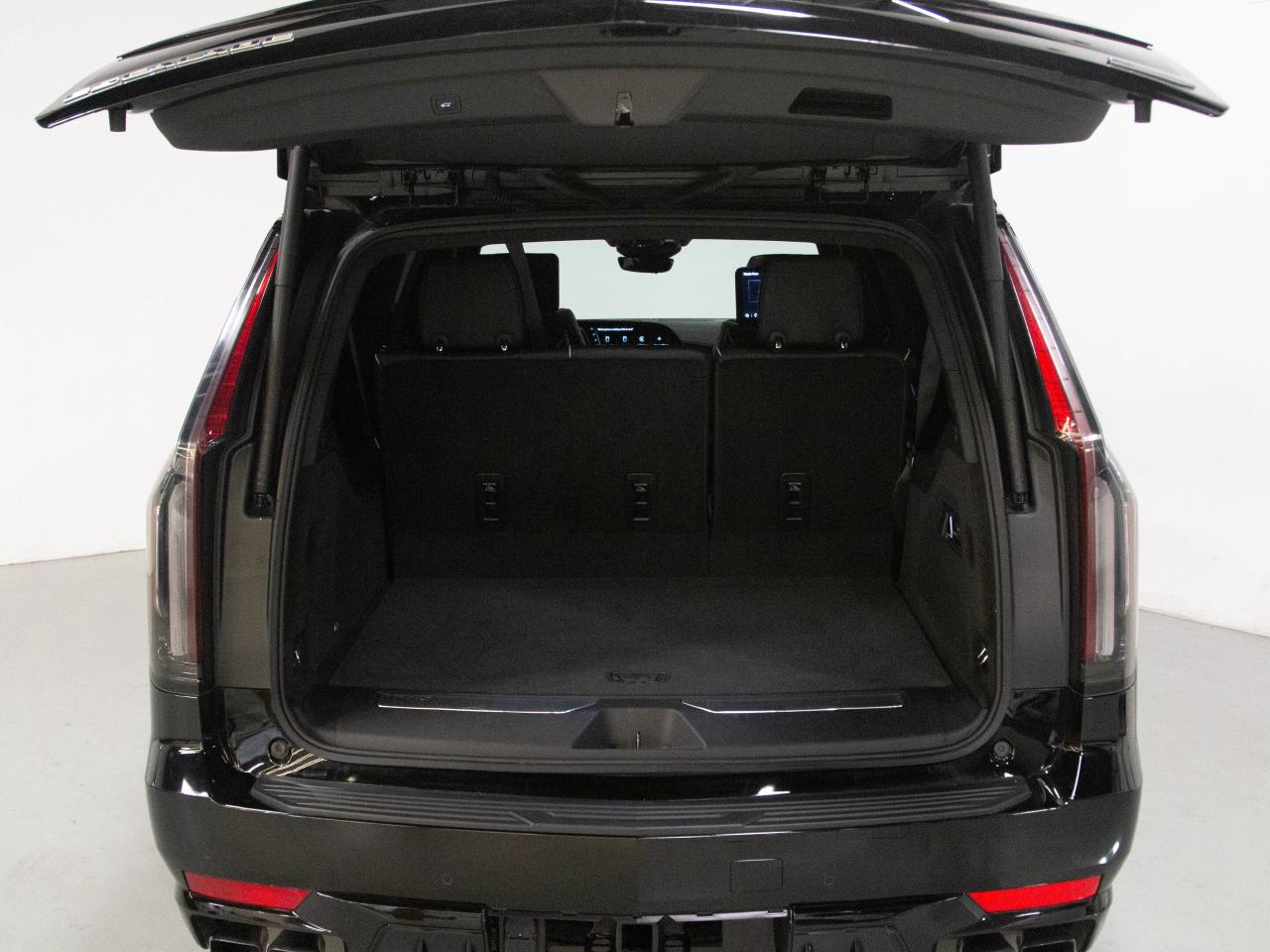 2023 Cadillac Escalade ESV V | SUPERCHARGED | 7 PASS | REAR ENTERTAINMENT PKG Photo