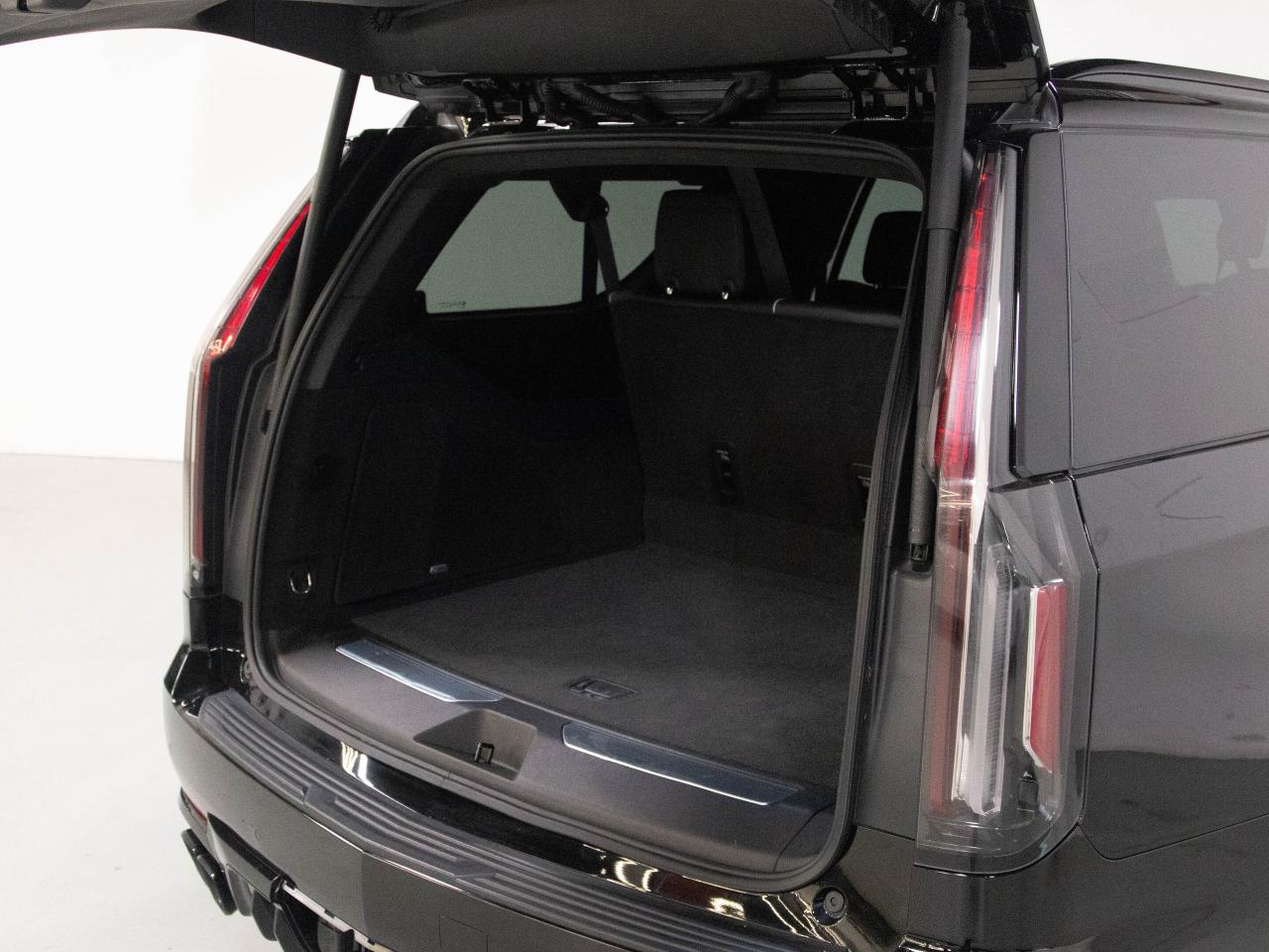 2023 Cadillac Escalade ESV V | SUPERCHARGED | 7 PASS | REAR ENTERTAINMENT PKG Photo