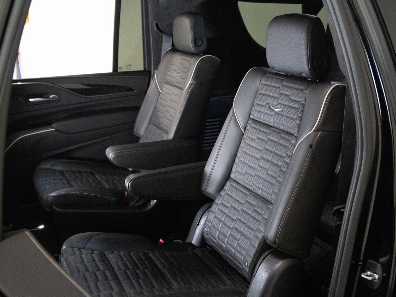 2023 Cadillac Escalade ESV V | SUPERCHARGED | 7 PASS | REAR ENTERTAINMENT PKG Photo