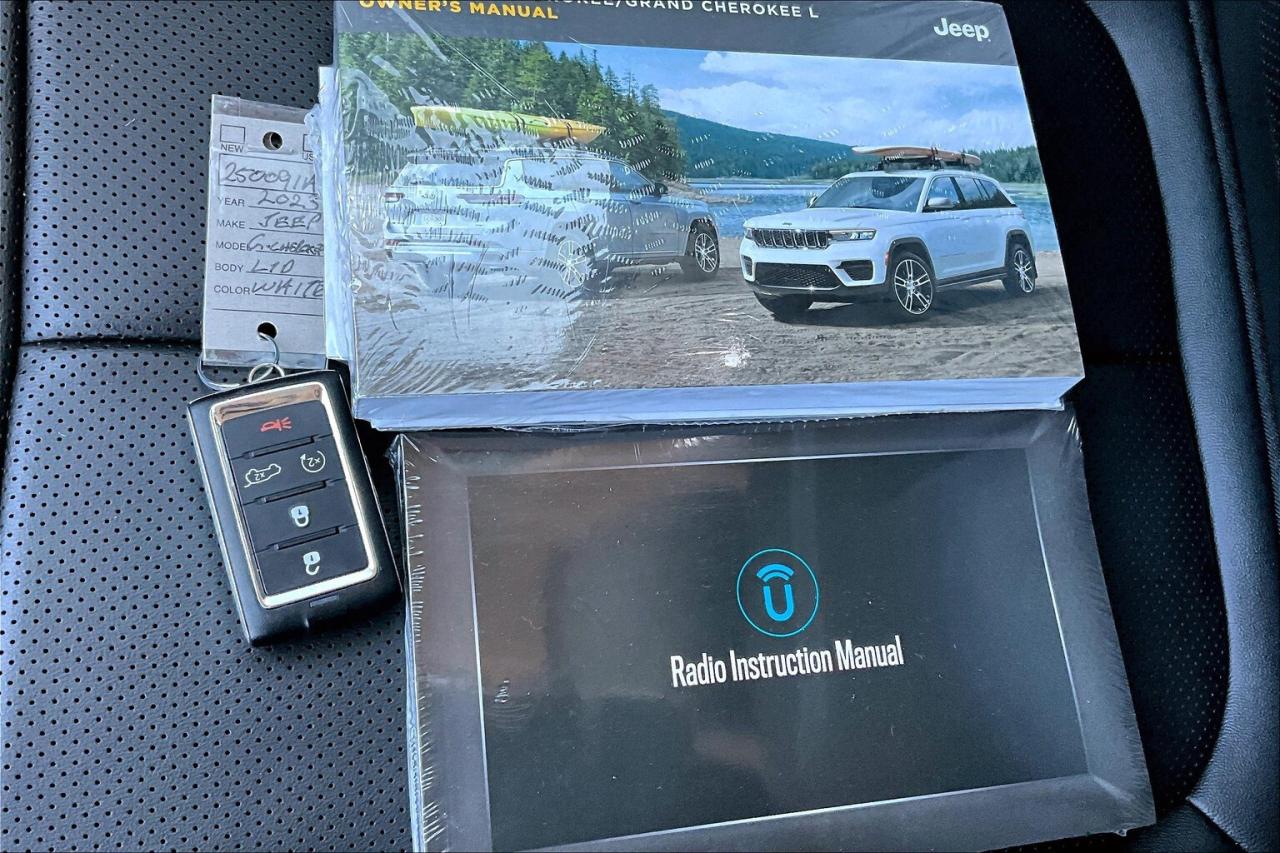 2023 Jeep Grand Cherokee Limited | BlackAppearance | LuxTech | Alpine | 4X4 Photo