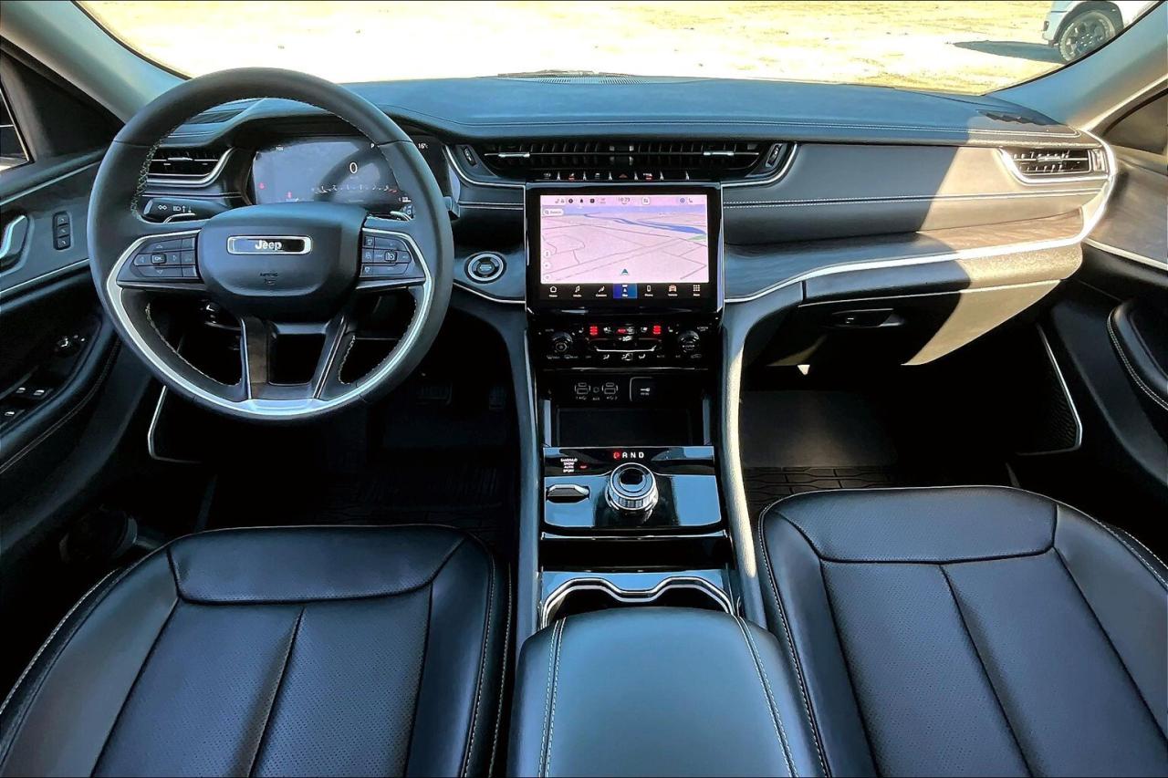 2023 Jeep Grand Cherokee Limited | BlackAppearance | LuxTech | Alpine | 4X4 Photo