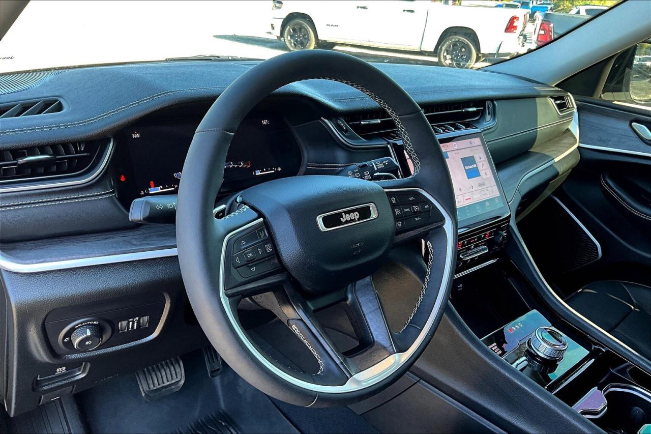 2023 Jeep Grand Cherokee Limited | BlackAppearance | LuxTech | Alpine | 4X4 Photo