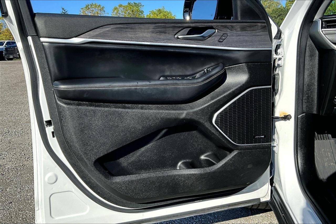 2023 Jeep Grand Cherokee Limited | BlackAppearance | LuxTech | Alpine | 4X4 Photo