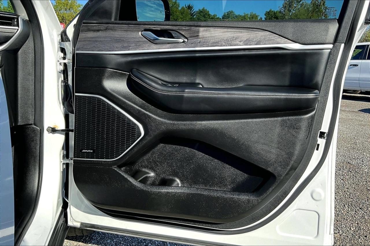 2023 Jeep Grand Cherokee Limited | BlackAppearance | LuxTech | Alpine | 4X4 Photo