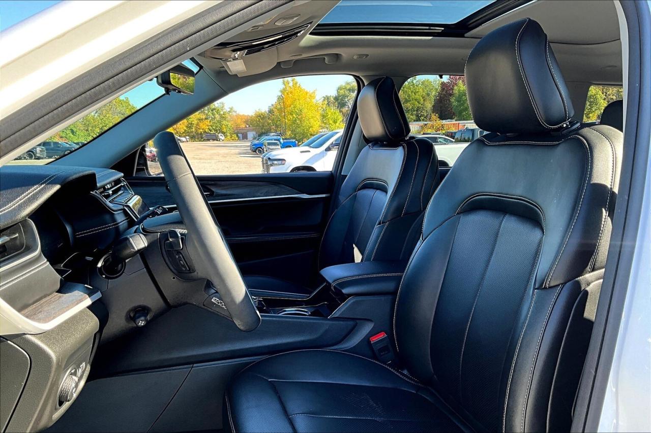 2023 Jeep Grand Cherokee Limited | BlackAppearance | LuxTech | Alpine | 4X4 Photo