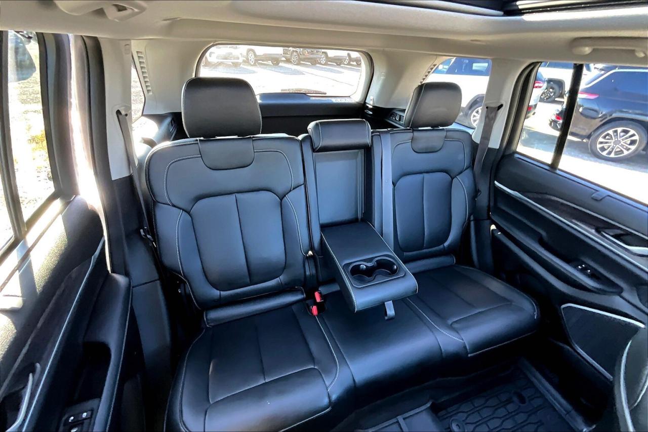 2023 Jeep Grand Cherokee Limited | BlackAppearance | LuxTech | Alpine | 4X4 Photo