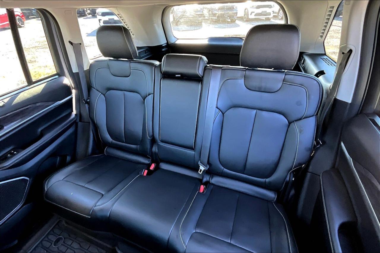 2023 Jeep Grand Cherokee Limited | BlackAppearance | LuxTech | Alpine | 4X4 Photo