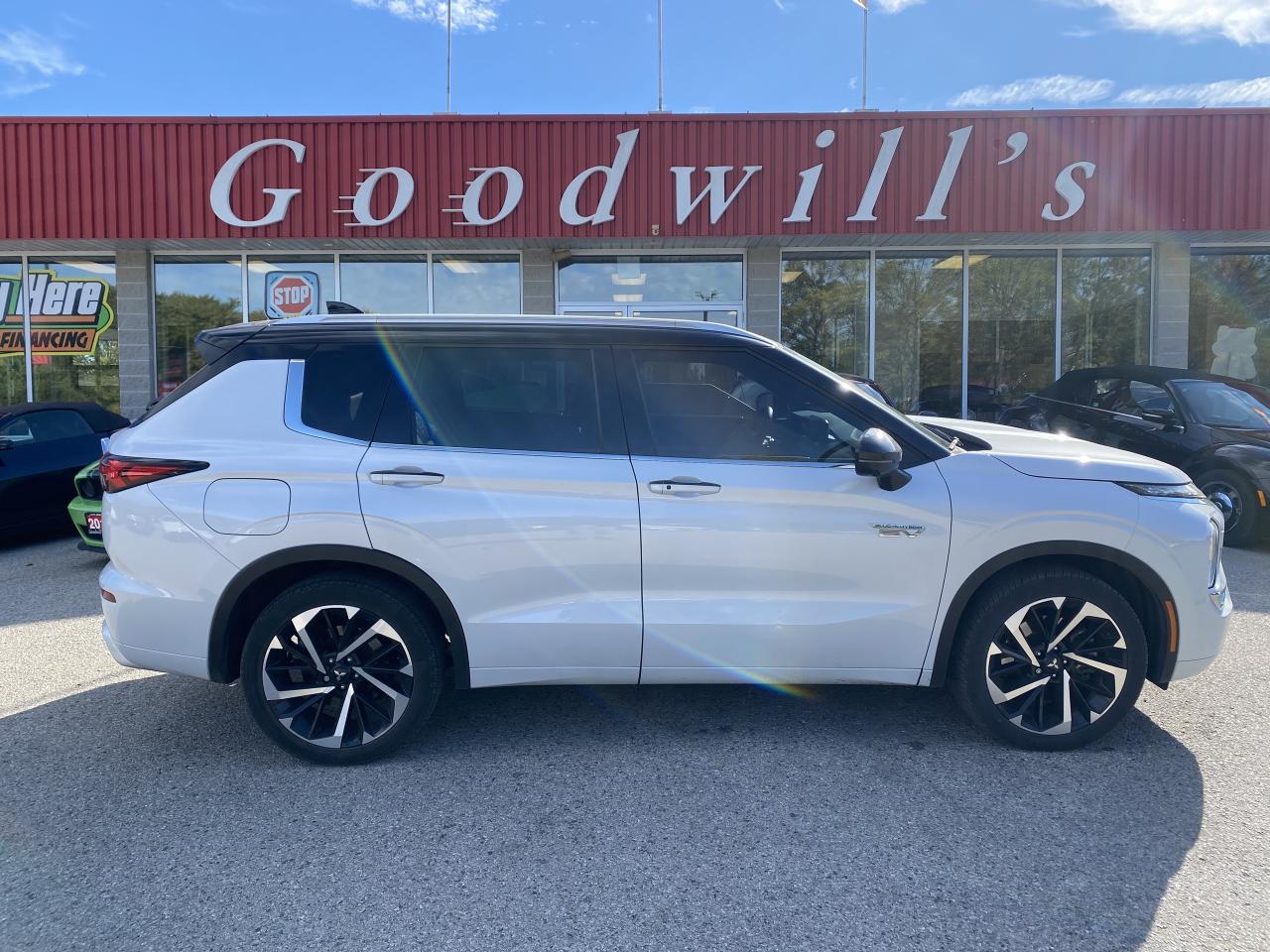 Used 2023 Mitsubishi Outlander Phev GT, CLEAN CARFAX, SUNROOF, HEATED LEATHER! for sale in London, ON