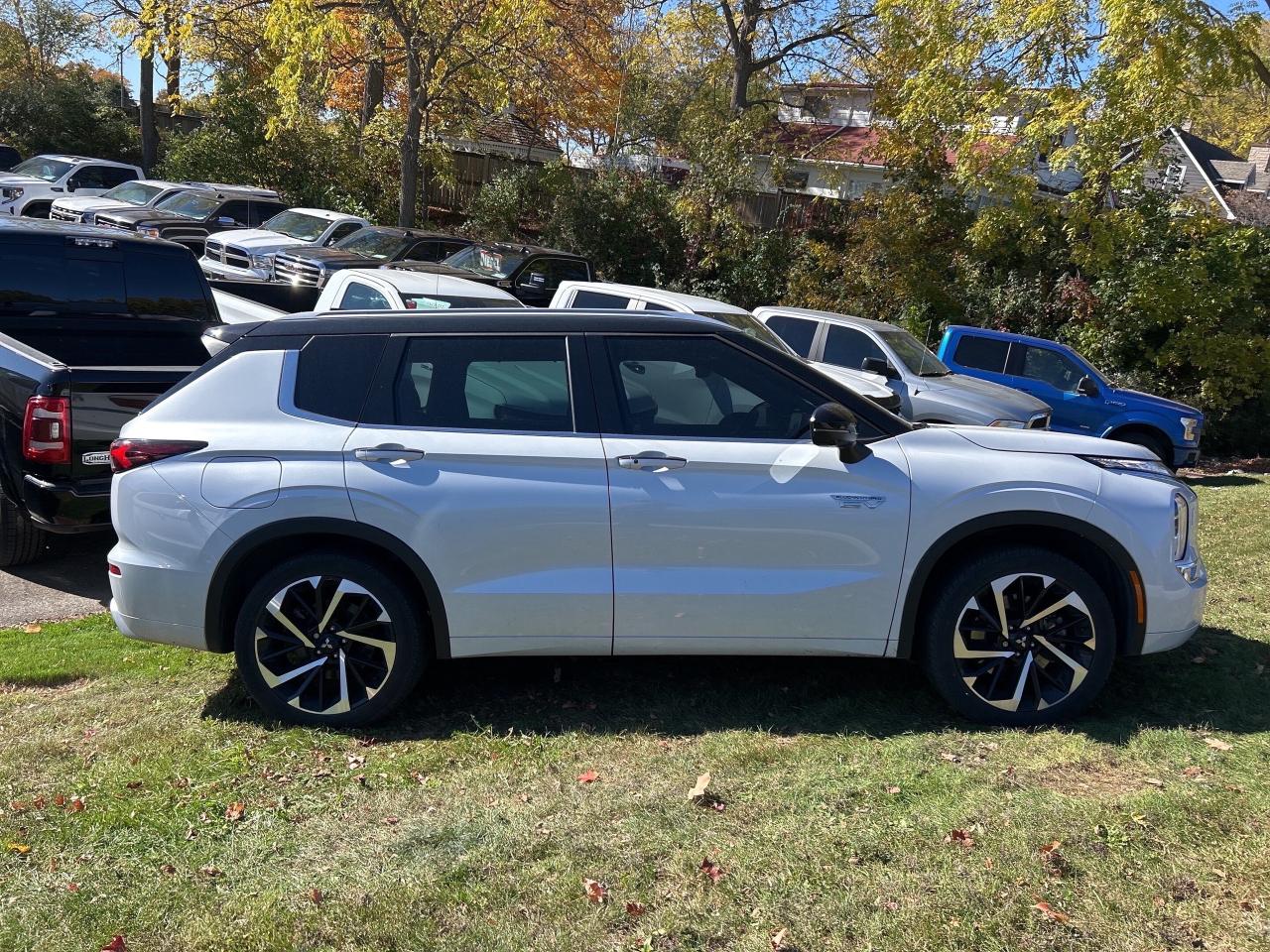 2023 Mitsubishi Outlander Phev GT, CLEAN CARFAX, SUNROOF, HEATED LEATHER! - Photo #5