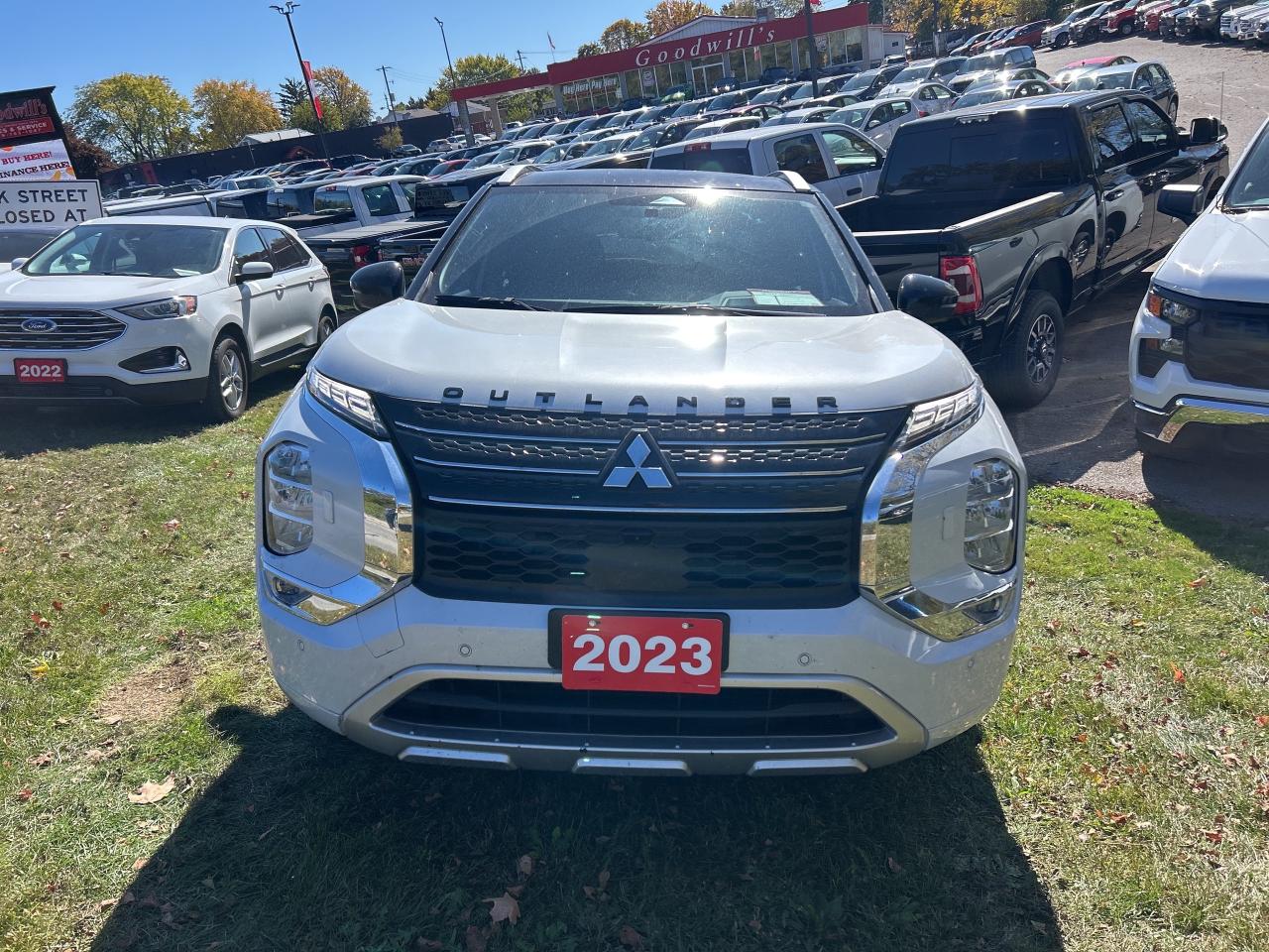 2023 Mitsubishi Outlander Phev GT, CLEAN CARFAX, SUNROOF, HEATED LEATHER! - Photo #3