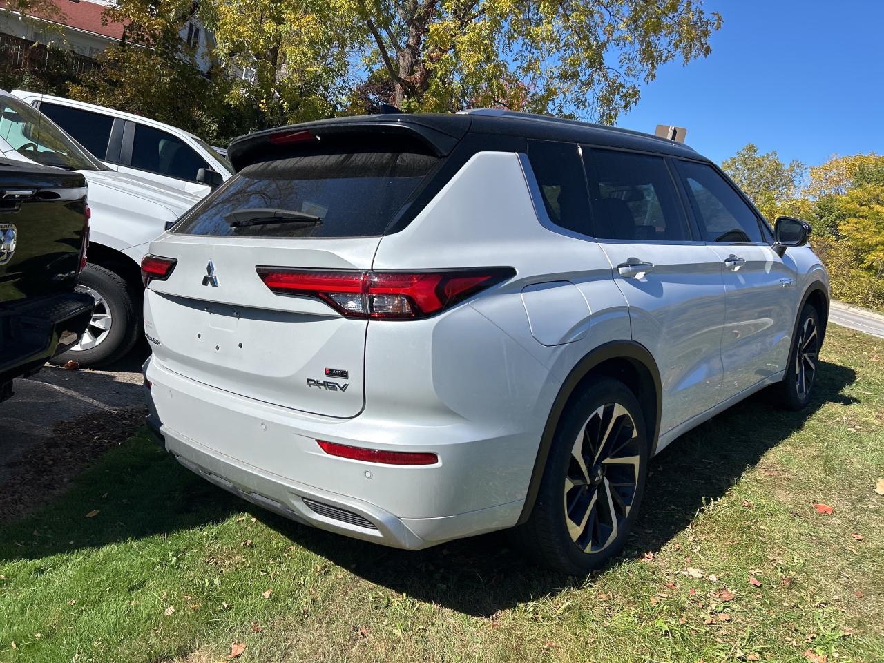 2023 Mitsubishi Outlander Phev GT, CLEAN CARFAX, SUNROOF, HEATED LEATHER! - Photo #6
