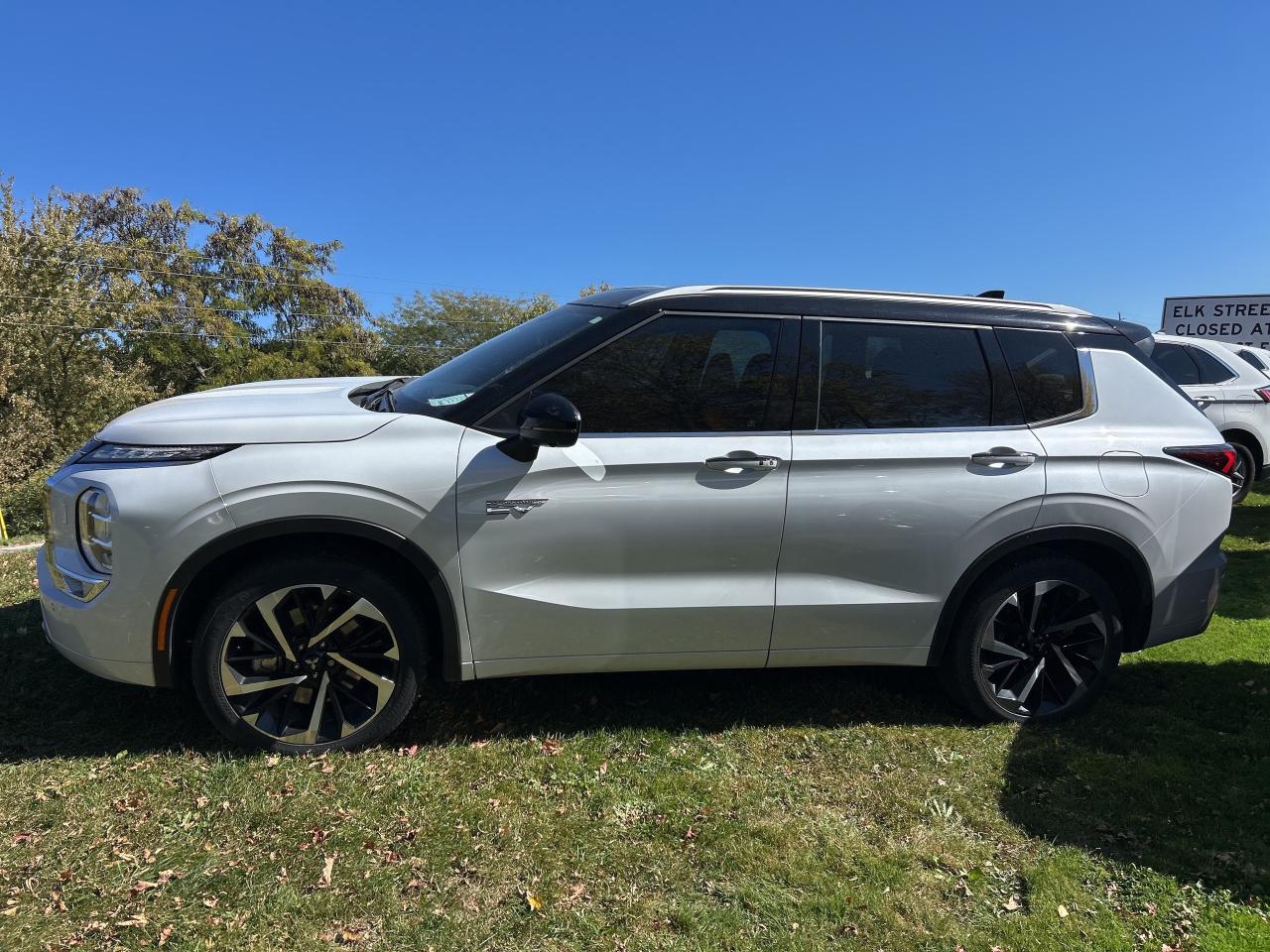 2023 Mitsubishi Outlander Phev GT, CLEAN CARFAX, SUNROOF, HEATED LEATHER! - Photo #8