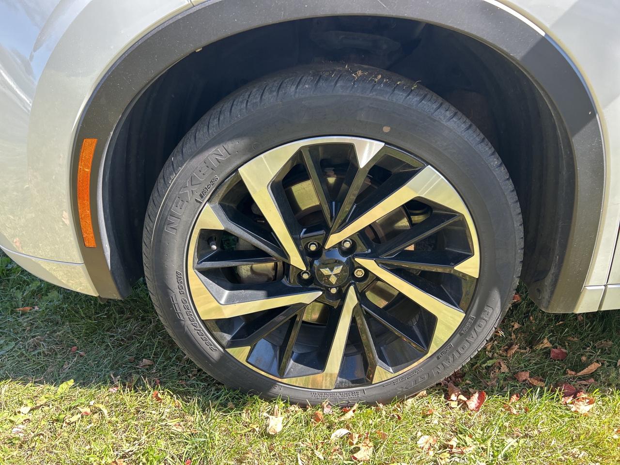 2023 Mitsubishi Outlander Phev GT, CLEAN CARFAX, SUNROOF, HEATED LEATHER! - Photo #9