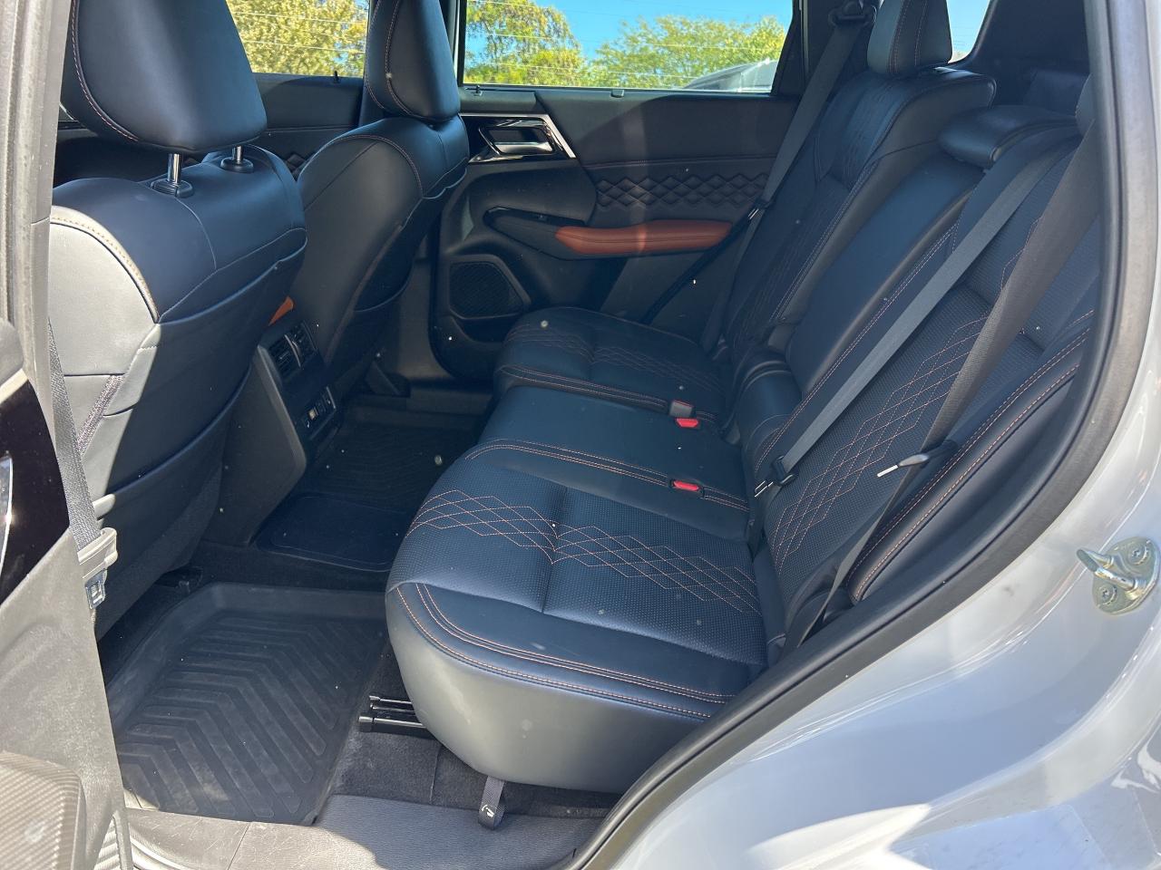 2023 Mitsubishi Outlander Phev GT, CLEAN CARFAX, SUNROOF, HEATED LEATHER! - Photo #10