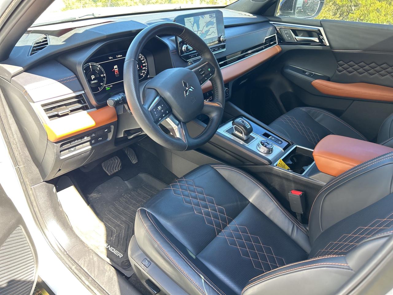 2023 Mitsubishi Outlander Phev GT, CLEAN CARFAX, SUNROOF, HEATED LEATHER! - Photo #12