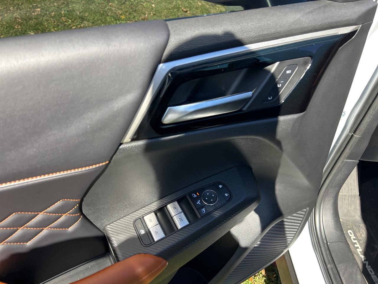2023 Mitsubishi Outlander Phev GT, CLEAN CARFAX, SUNROOF, HEATED LEATHER! - Photo #14