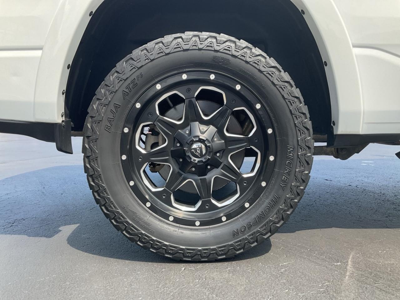 2021 RAM 1500 Crew Cab LARAMIE / PANO SUNROOF / PWR RUNNING BOARDS / NAV Photo4