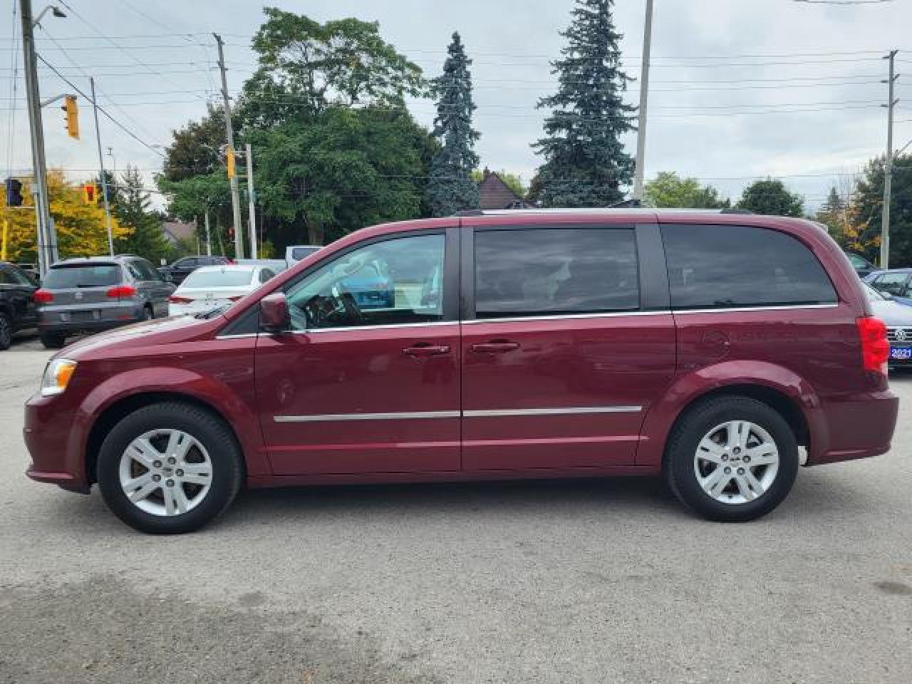 2017 Dodge Grand Caravan Crew Photo6