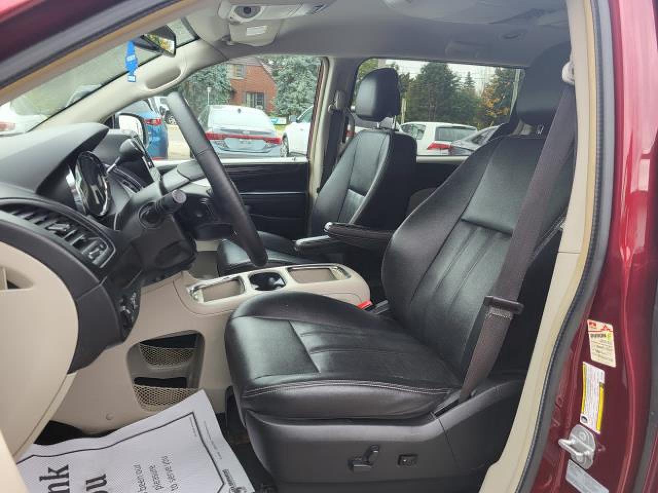 2017 Dodge Grand Caravan Crew Photo9