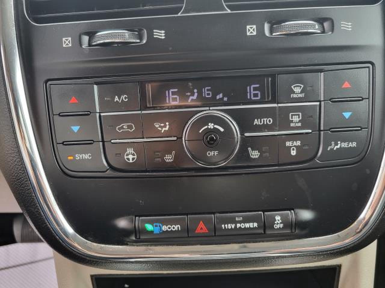 2017 Dodge Grand Caravan Crew Photo11