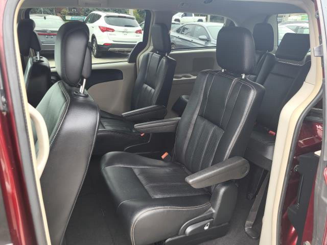 2017 Dodge Grand Caravan Crew Photo14