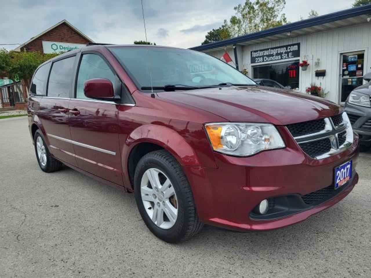 2017 Dodge Grand Caravan Crew Plus Photo0