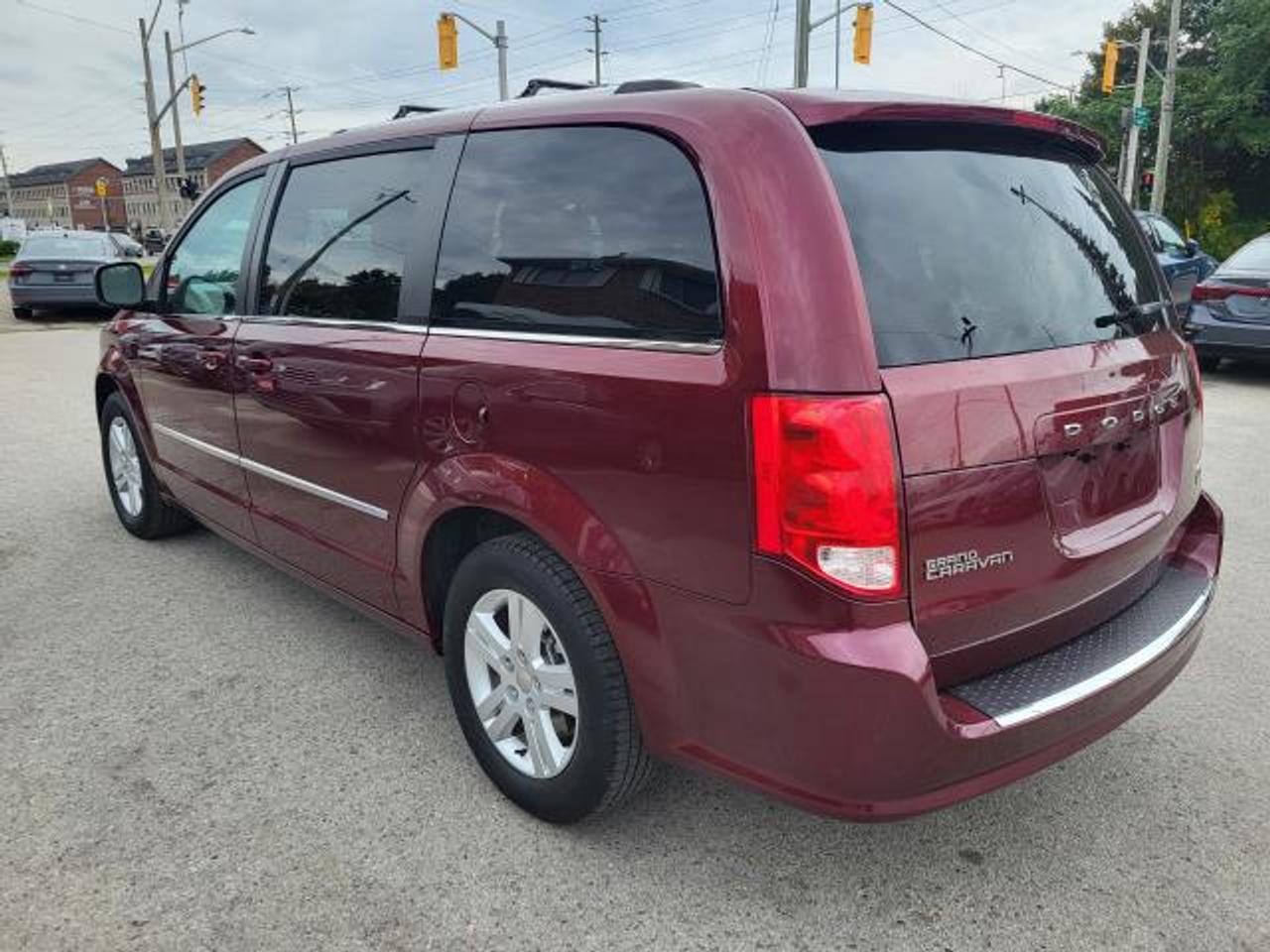 2017 Dodge Grand Caravan Crew Plus Photo4