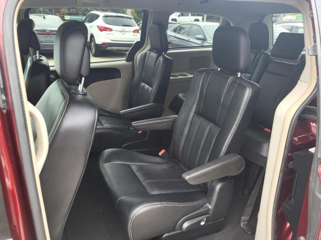 2017 Dodge Grand Caravan Crew Plus Photo