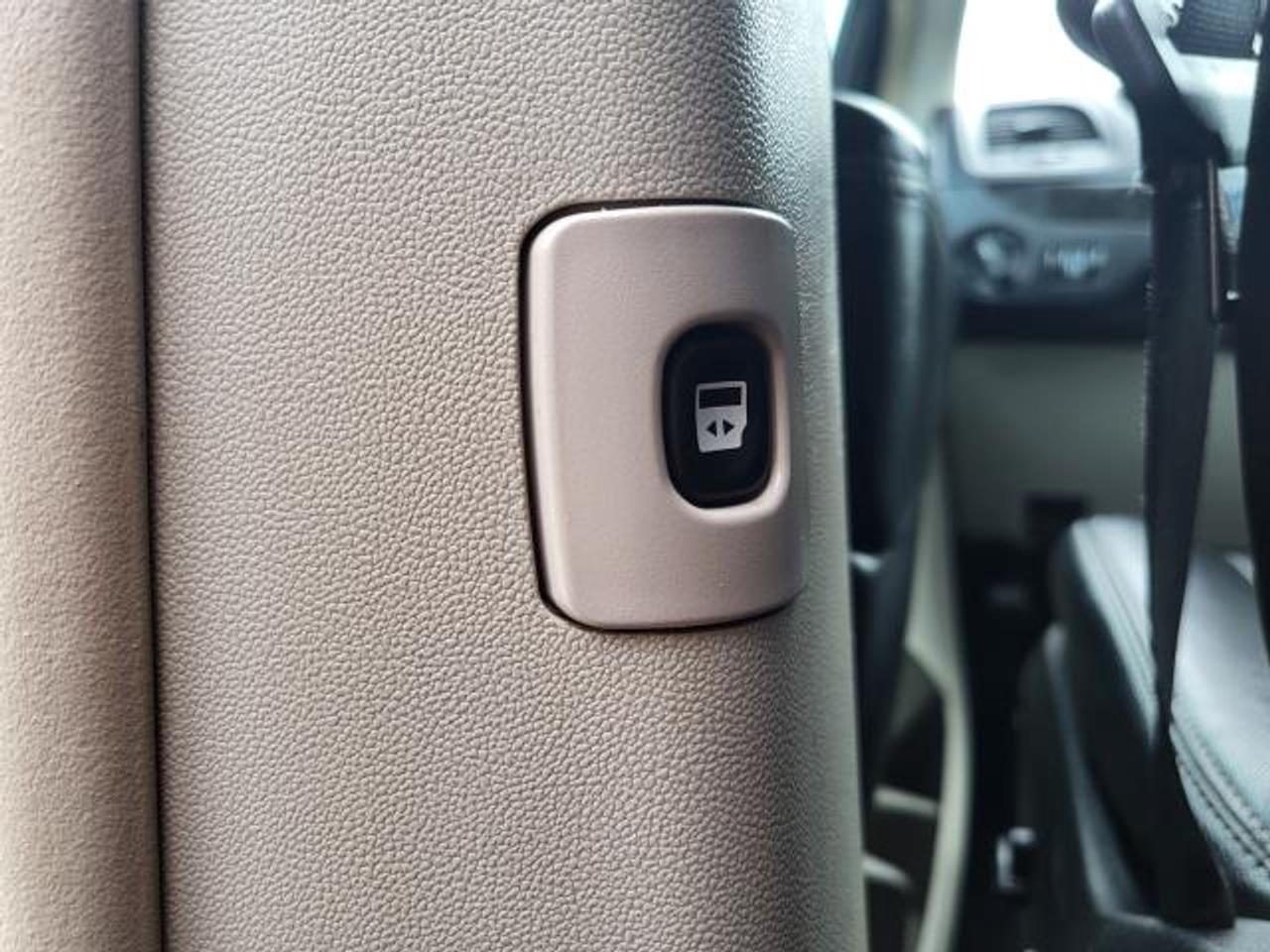 2017 Dodge Grand Caravan Crew Plus Photo