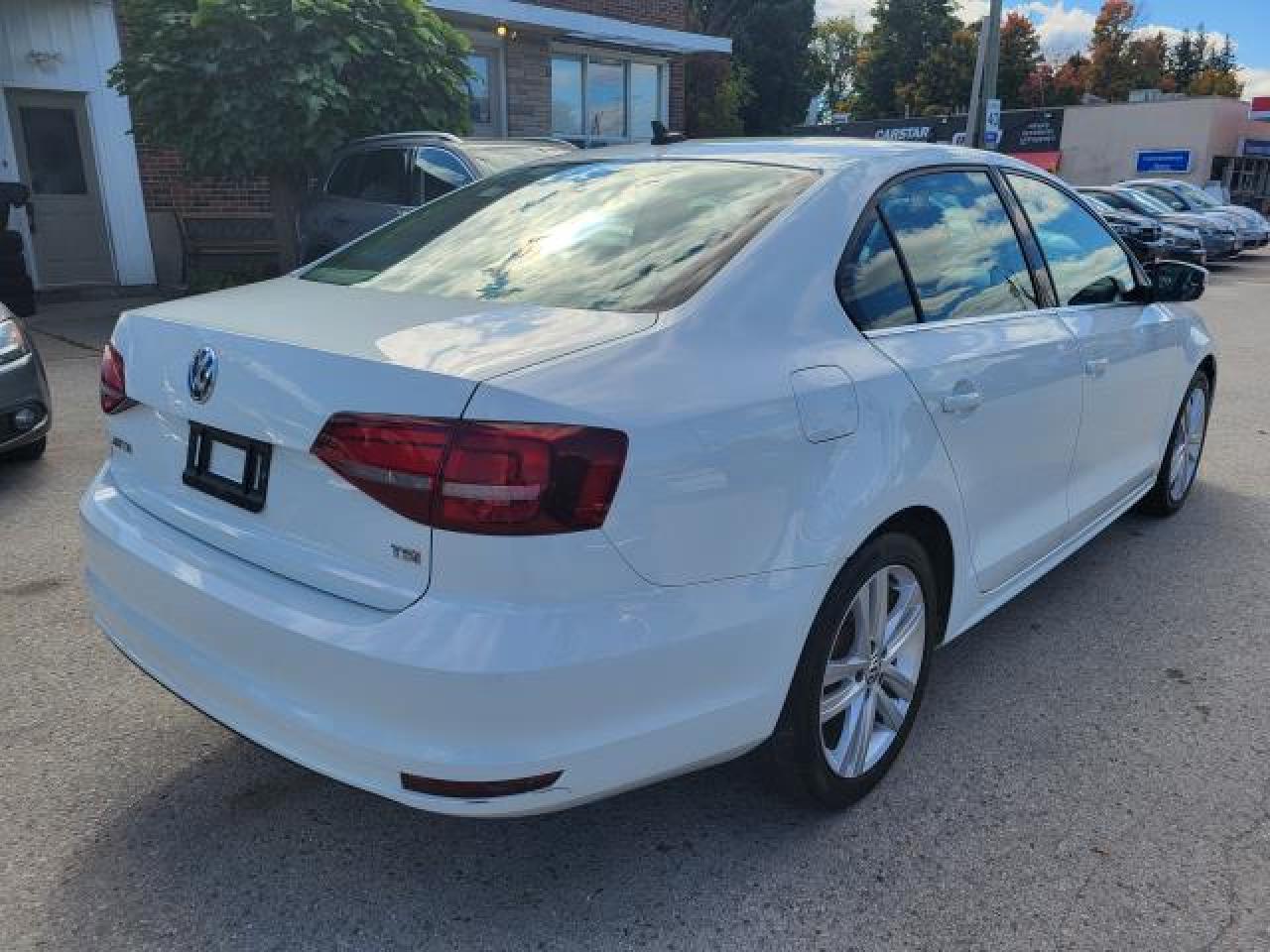 2017 Volkswagen Jetta HIGHLINE Photo3