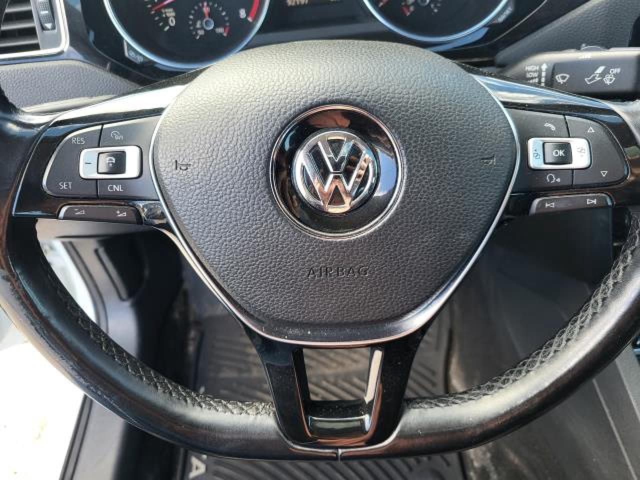 2017 Volkswagen Jetta HIGHLINE Photo33