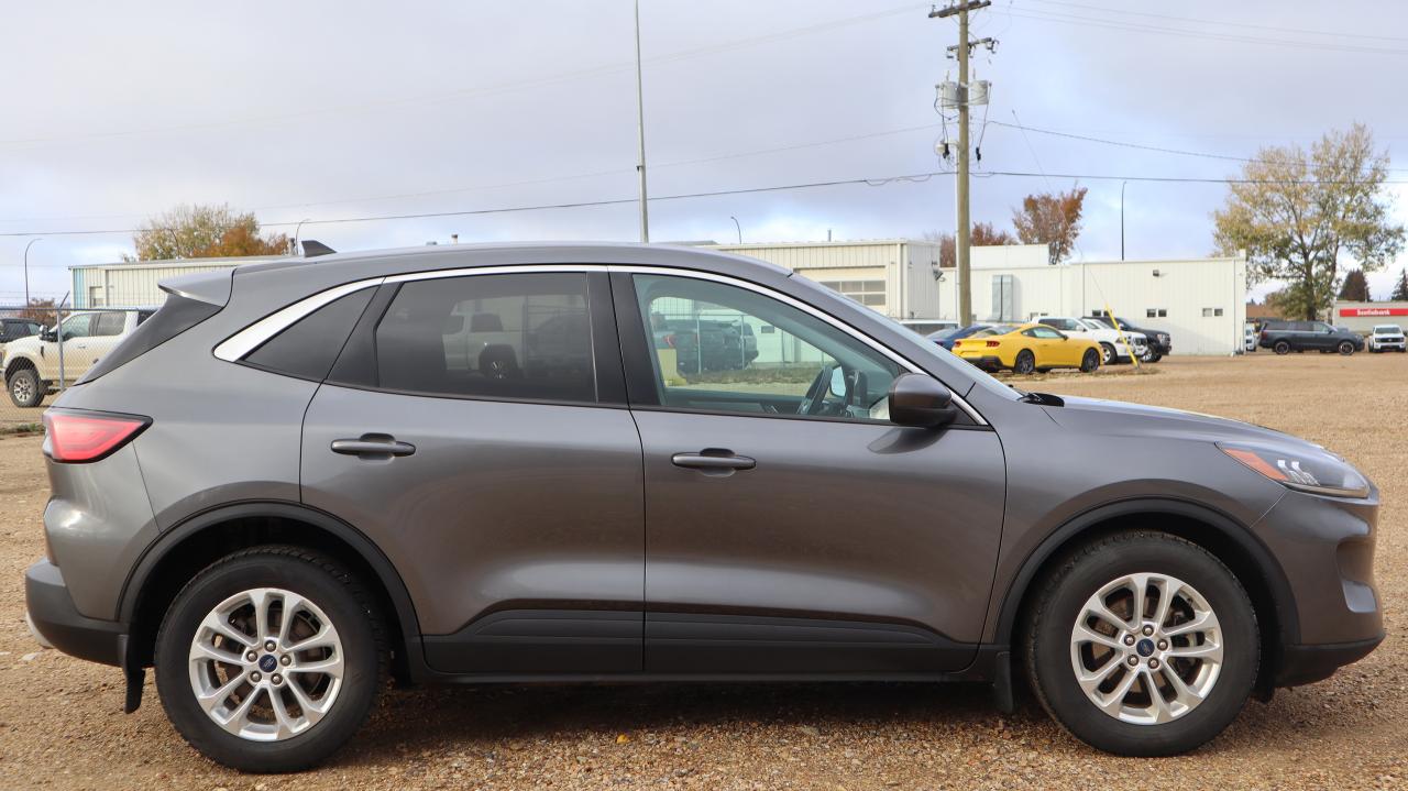 2021 Ford Escape SE Photo3