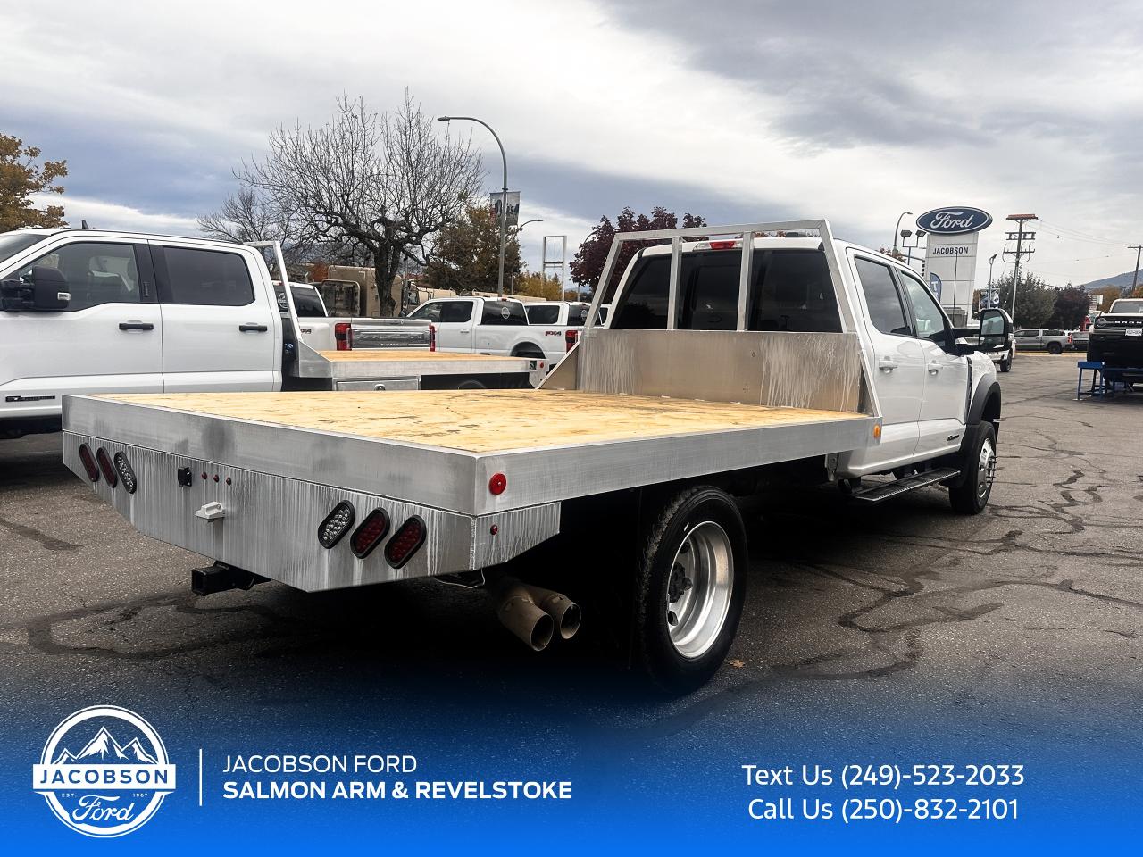 2023 Ford F-550 Super Duty DRW Lariat Photo3