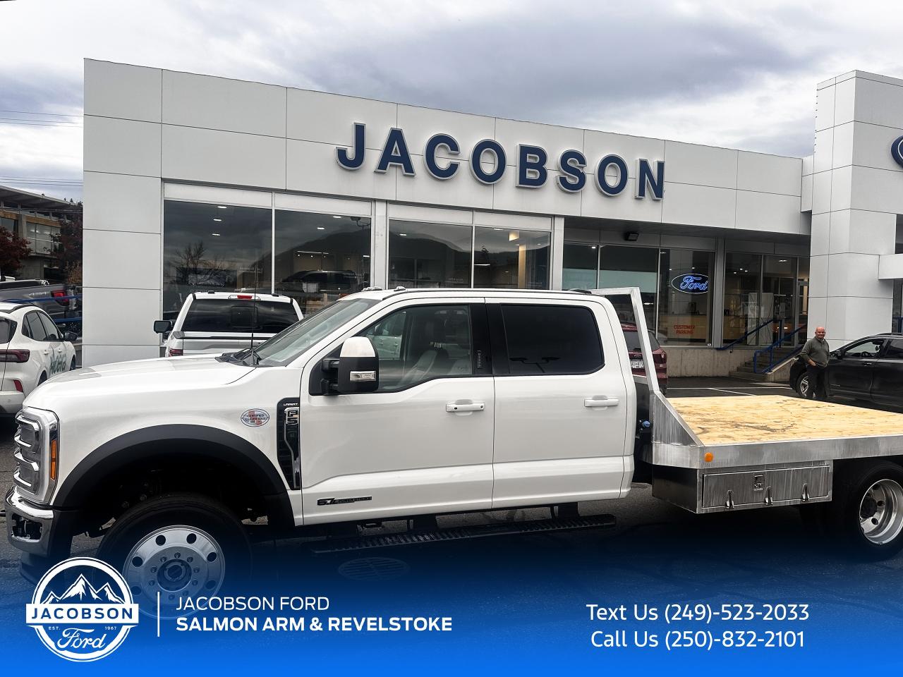 2023 Ford F-550 Super Duty DRW Lariat Photo