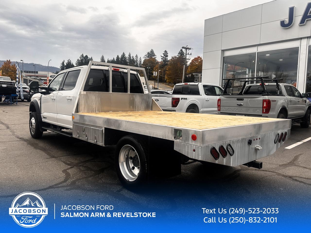 2023 Ford F-550 Super Duty DRW Lariat Photo