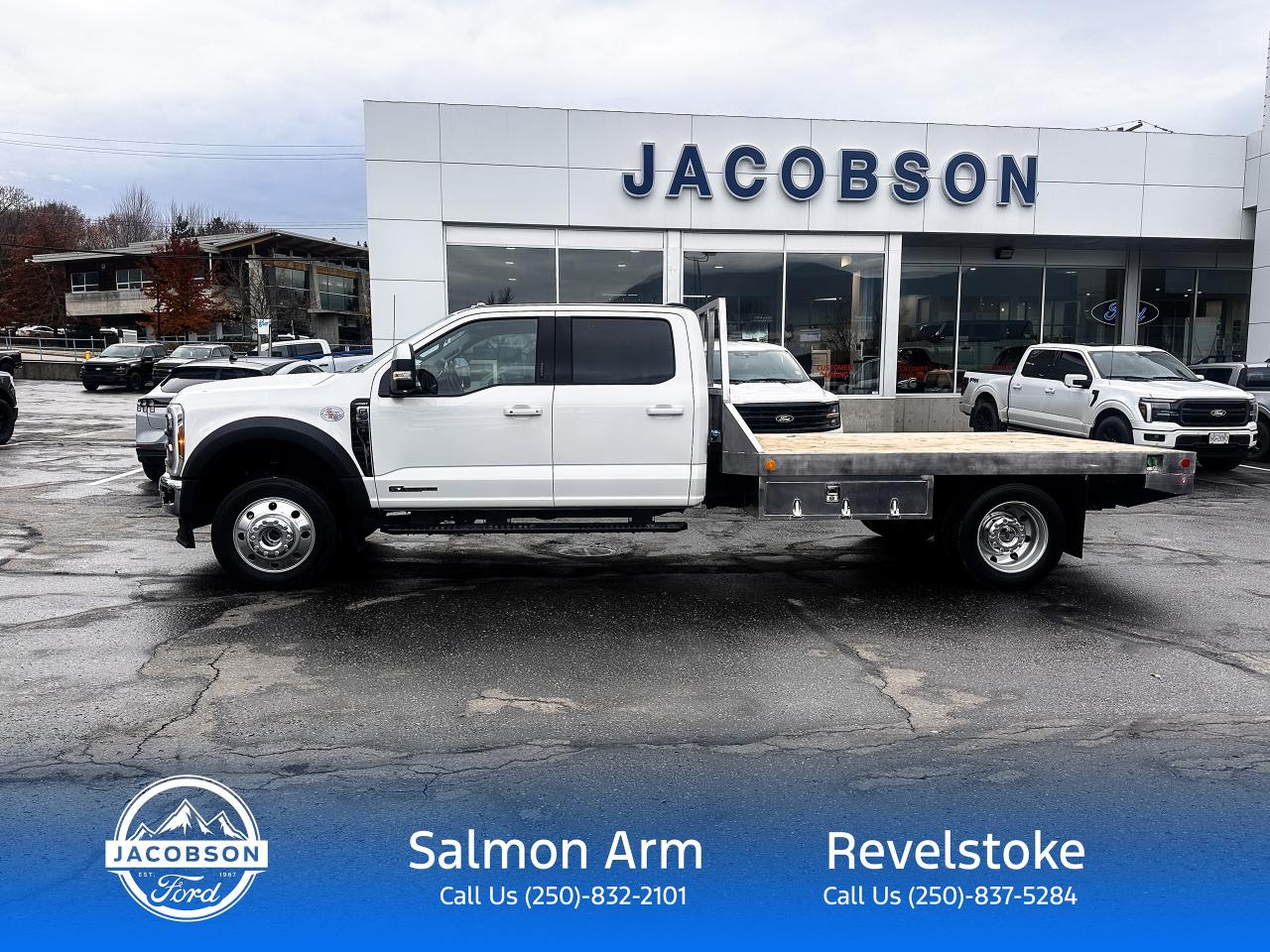 2023 Ford F-550 Super Duty DRW Lariat Photo