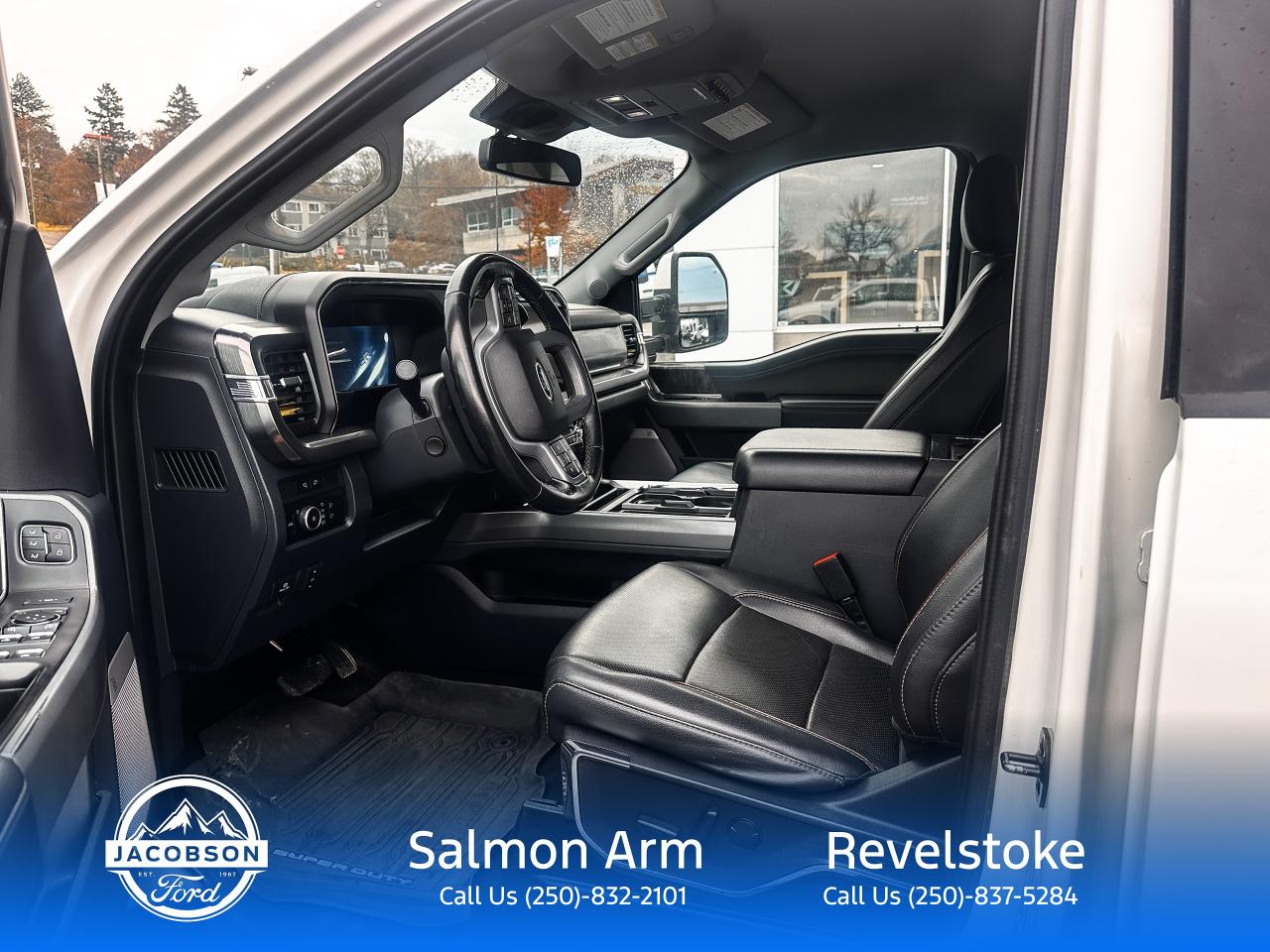 2023 Ford F-550 Super Duty DRW Lariat Photo5