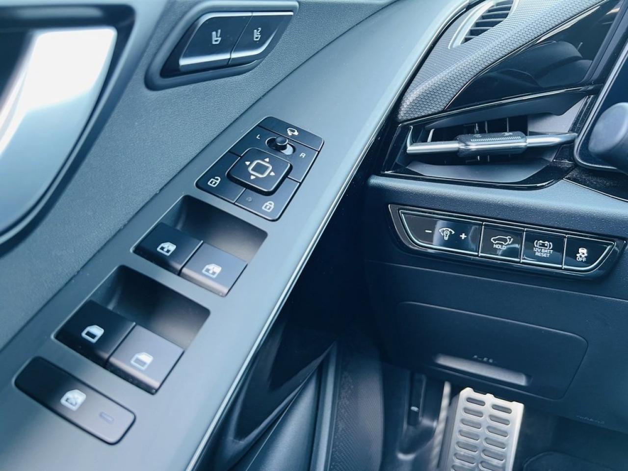 2025 Kia NIRO SX Hybrid    Remote Start, Navi, Sunroof Photo