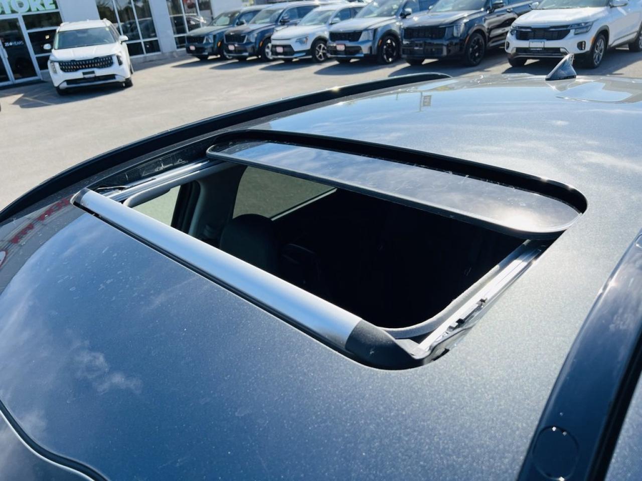 2025 Kia NIRO SX Hybrid    Remote Start, Navi, Sunroof Photo