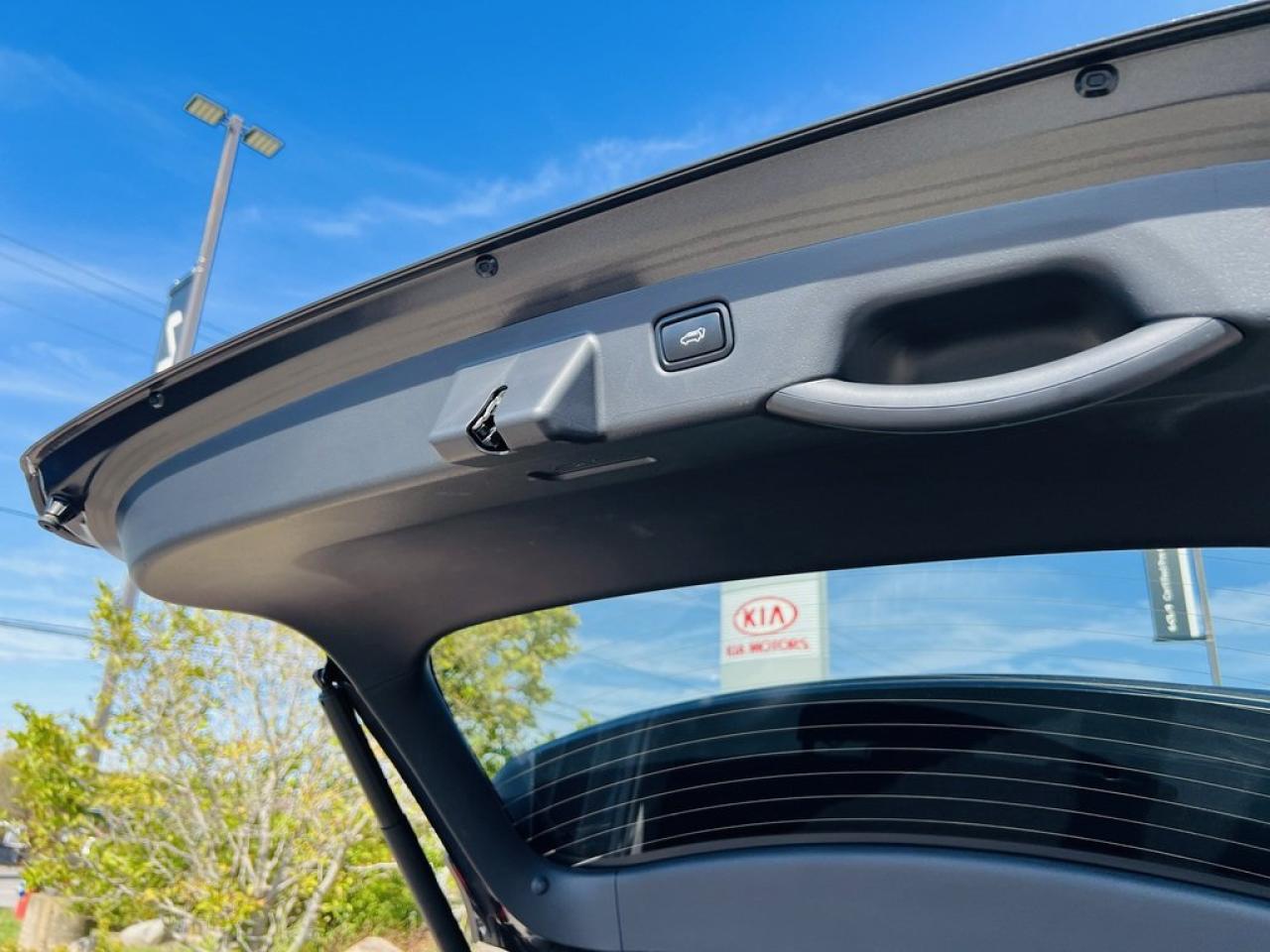 2025 Kia NIRO SX Hybrid    Remote Start, Navi, Sunroof Photo