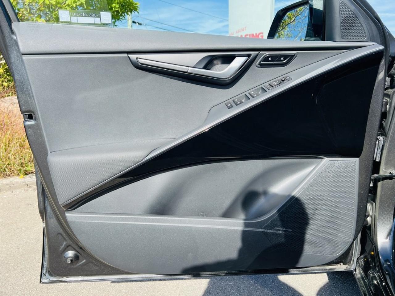 2025 Kia NIRO SX Hybrid    Remote Start, Navi, Sunroof Photo