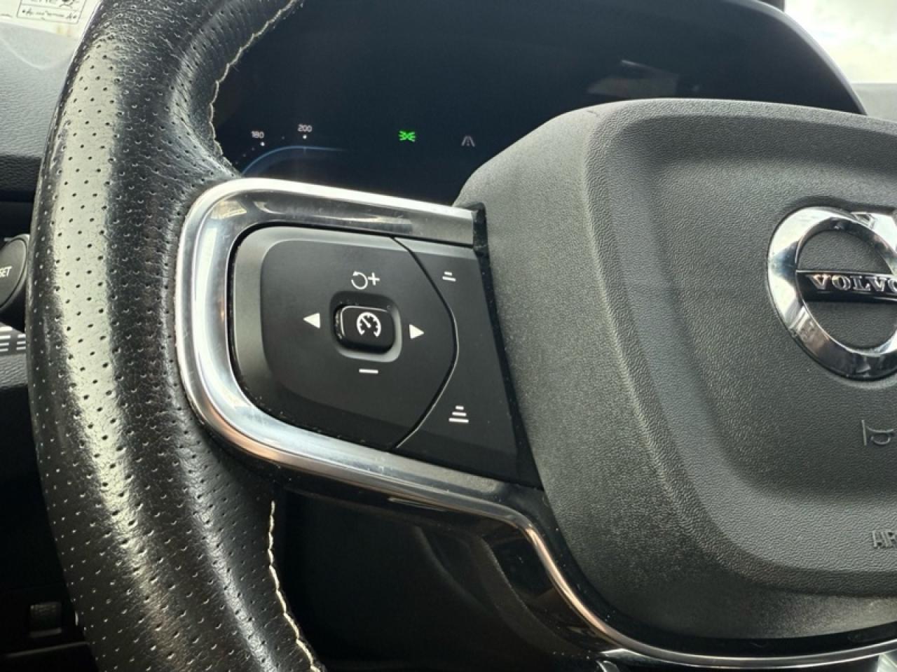 2021 Volvo XC40  Photo