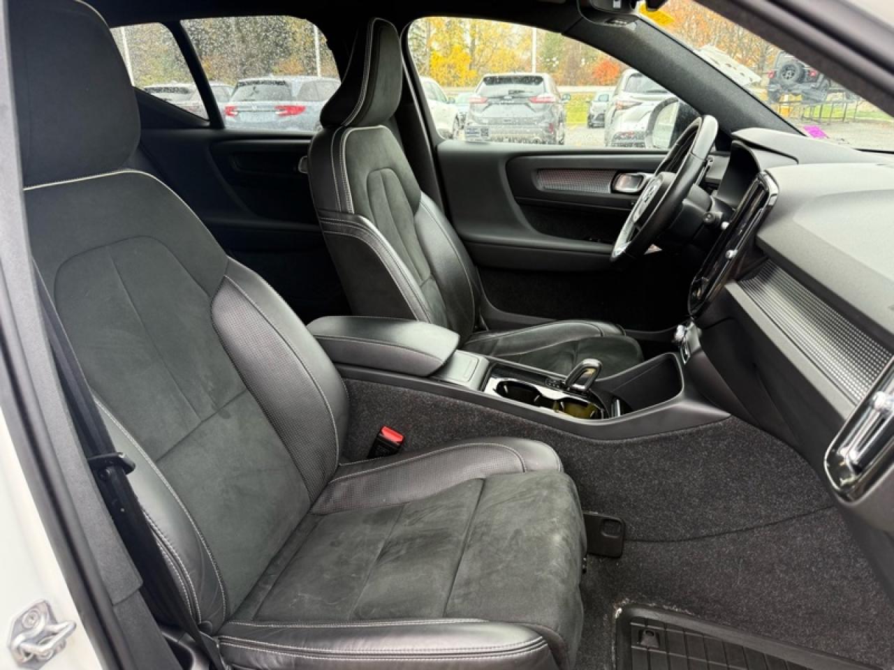 2021 Volvo XC40  Photo