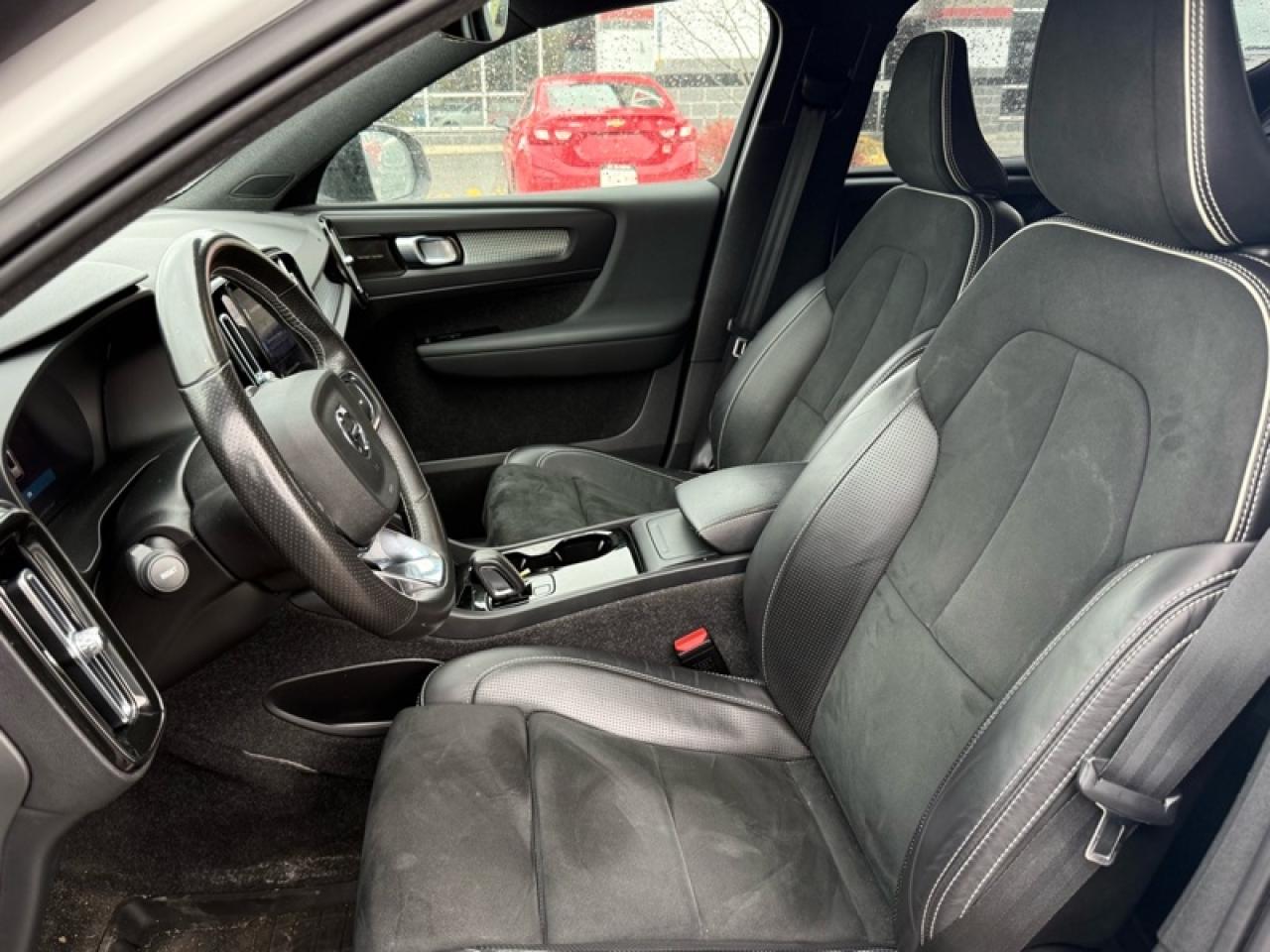 2021 Volvo XC40  Photo