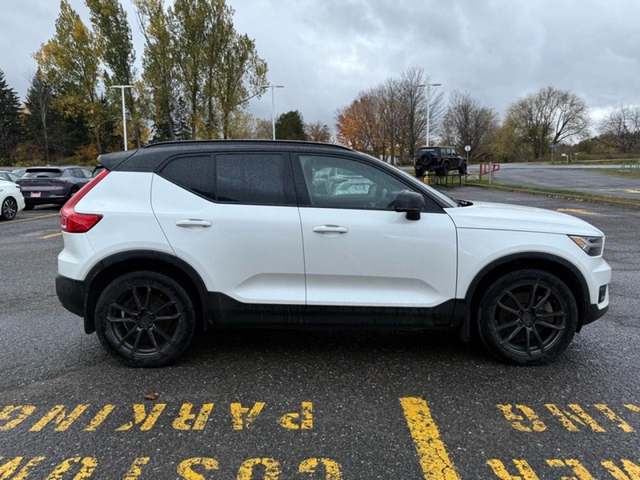2021 Volvo XC40  Photo